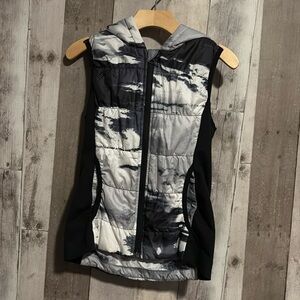 Zella Girl tie dye puffer vest 8/10 medium
